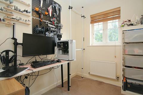 2 Abinger Close, Bradford, BD10 8DE