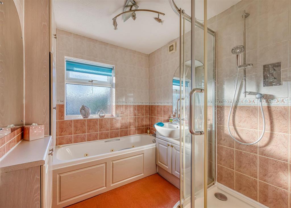 7 Osborne Road-bathroom.jpg