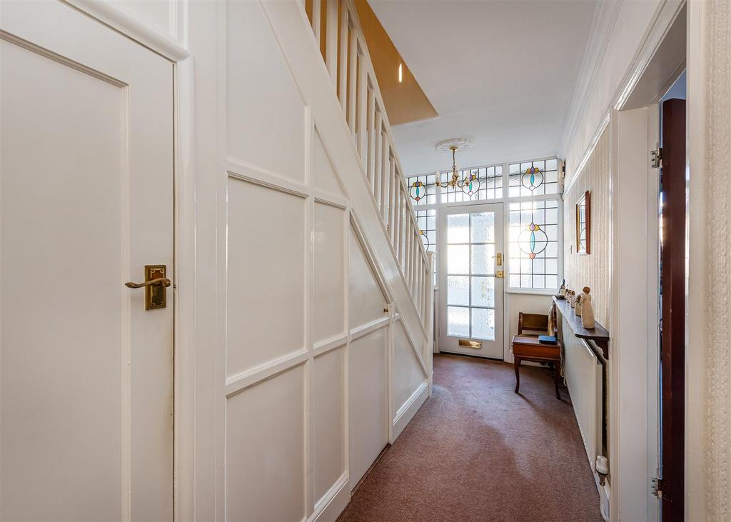 7 Osborne Road-hall.jpg