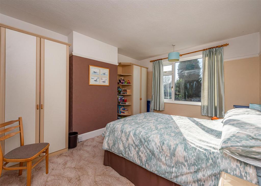 7 Osborne Road-bed2.jpg