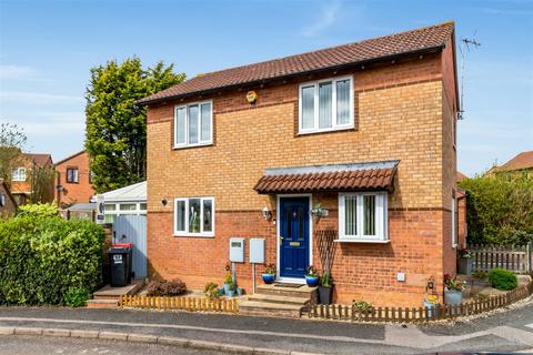 3 bedroom detached house for sale, Hexham Gardens, Bletchley, Milton Keynes