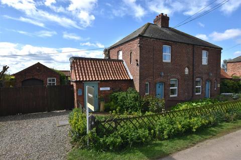 3 bedroom detached house for sale, Village Road, Sunk Island, Hull