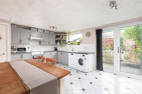 146 Bazes Shaw, New Ash Green, Longfield, DA3 8QZ