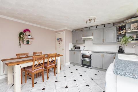 146 Bazes Shaw, New Ash Green, Longfield, DA3 8QZ