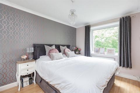 146 Bazes Shaw, New Ash Green, Longfield, DA3 8QZ