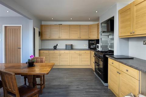 18 Buckstone Way, Leeds, LS17 5HD