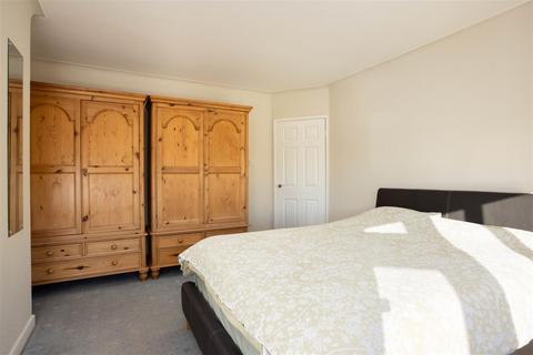 18 Buckstone Way, Leeds, LS17 5HD