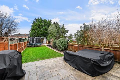 18 Ardrossan Gardens, Worcester Park, KT4 7AU