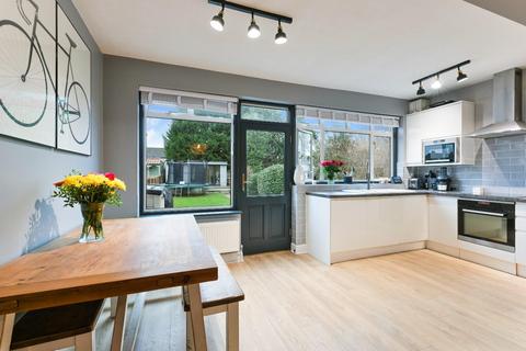 18 Ardrossan Gardens, Worcester Park, KT4 7AU