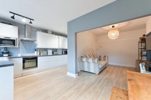 18 Ardrossan Gardens, Worcester Park, KT4 7AU