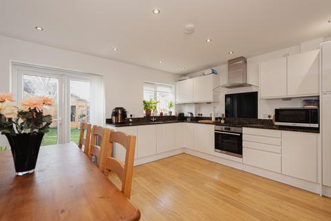 2 bedroom end of terrace house for sale, The Hawthorns, Ewell