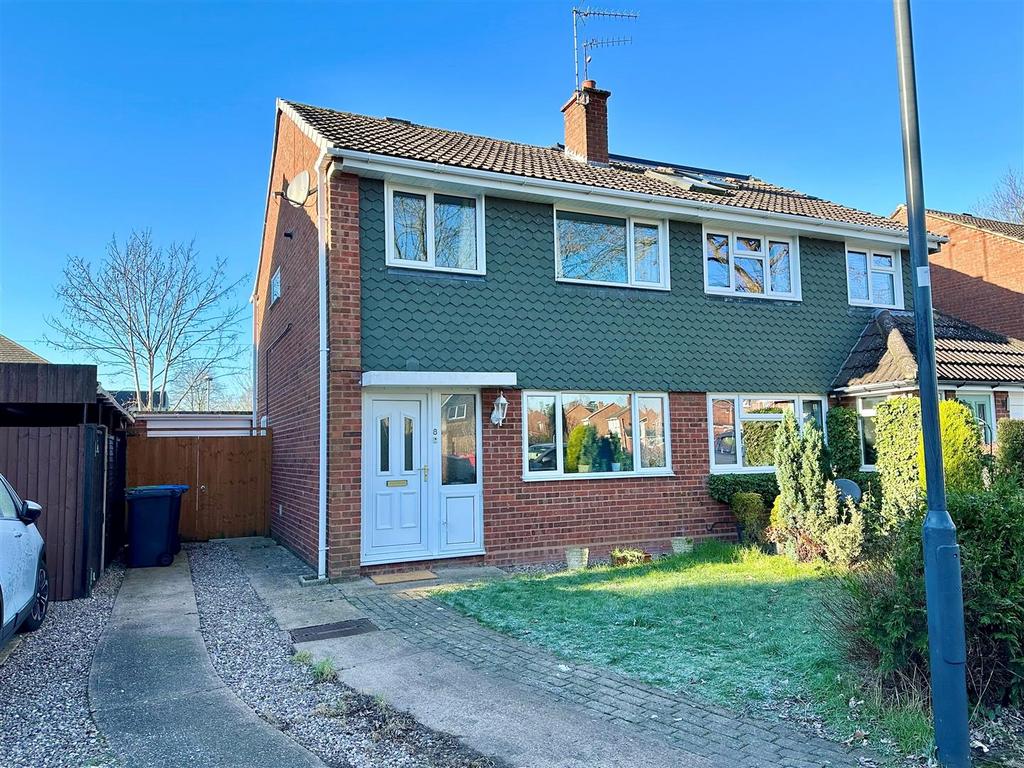 Fairwater Crescent, Alcester 3 bed semidetached house for sale £300,000