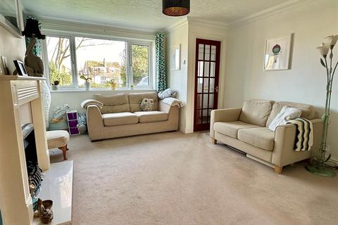 8 Fairwater Crescent, Alcester, B49 6QX