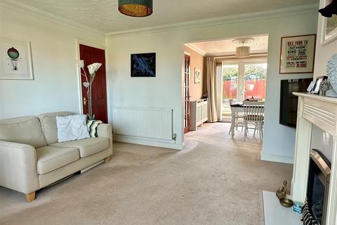 8 Fairwater Crescent, Alcester, B49 6QX