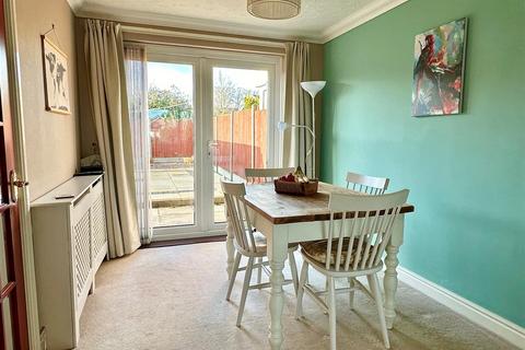 8 Fairwater Crescent, Alcester, B49 6QX