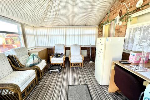 2 bedroom detached bungalow for sale, Park Avenue, Spalding