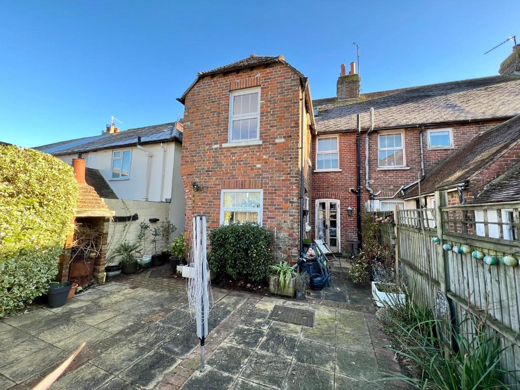 Saltwood, Hythe 3 bed end of terrace house for sale £395,000