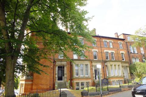 2 bedroom flat to rent, Chatsworth House, 11 Hyde Terrace, Leeds,