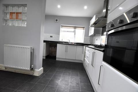 2 bedroom semi-detached house for sale, Queensway, Scunthorpe