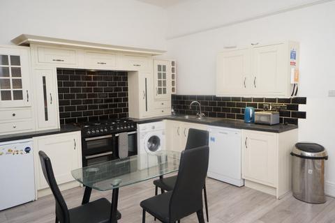 4 bedroom apartment to rent, Park Avenue, Sheffield