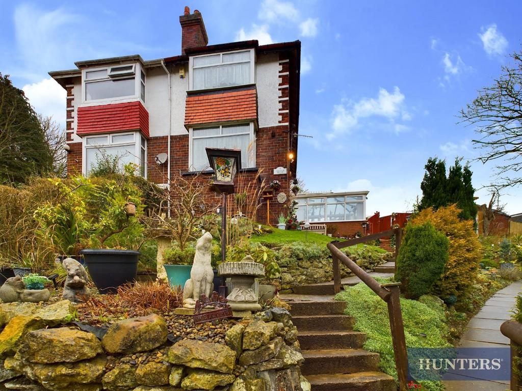 Hillside Gardens, Scarborough 2 bed semidetached house for sale £135,000