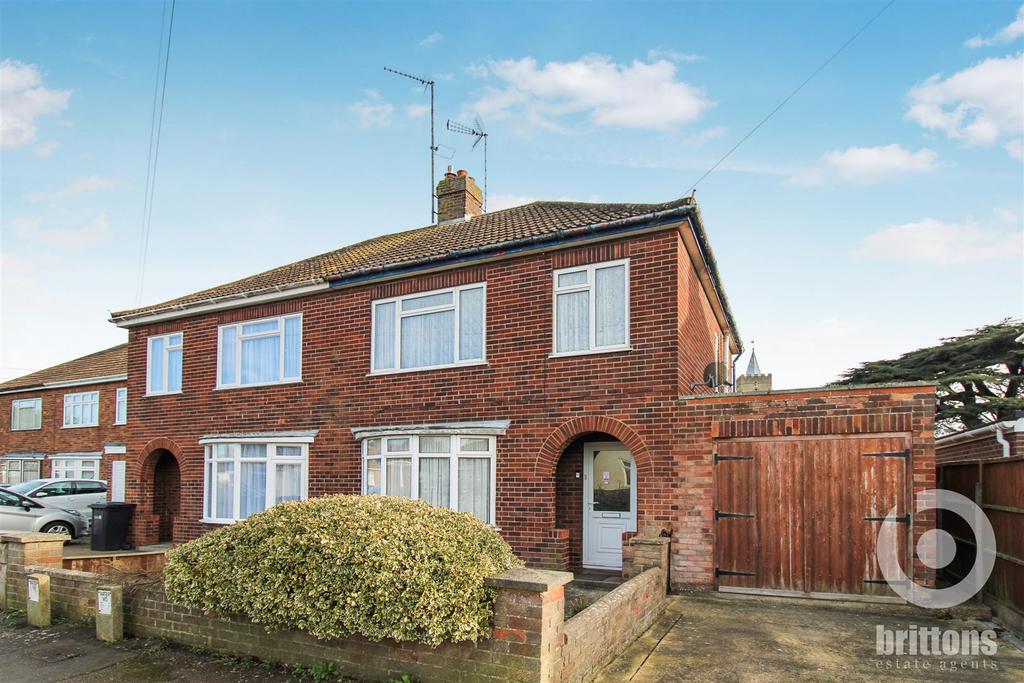 Cedar Way, West Lynn 3 bed semidetached house for sale £240,000
