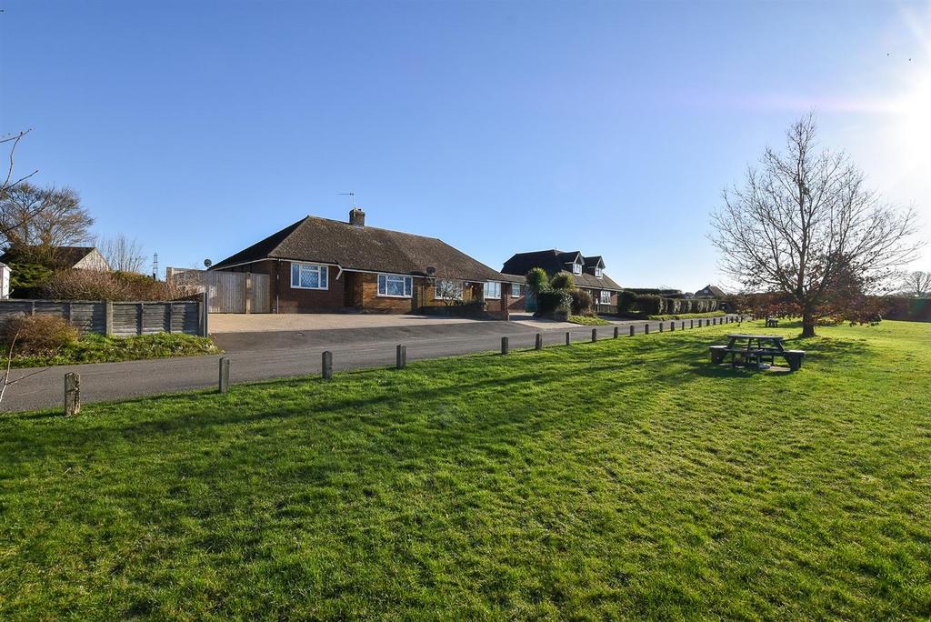 Merrymead, Charlton Lane, West Farleigh 2 bed semidetached bungalow to