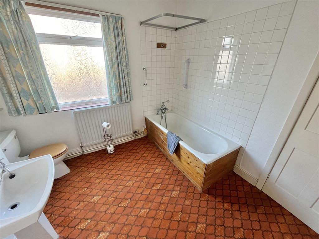 Bathroom Aspect 2