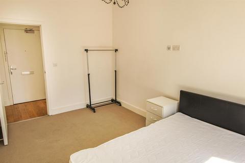 2 bedroom flat for sale, High Street, Slough