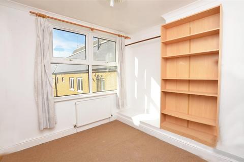 3 bedroom flat to rent, Broad Street, Teddington