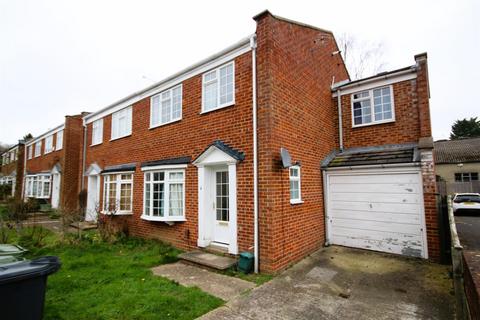 4 bedroom house to rent, Lynwood, Guildford