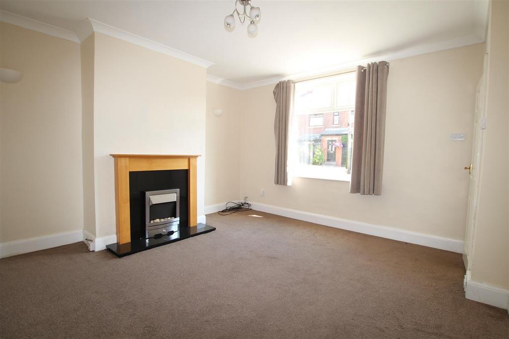 Brookfield Terrace, Cleckheaton 3 bed terraced house £750 pcm (£173 pw)