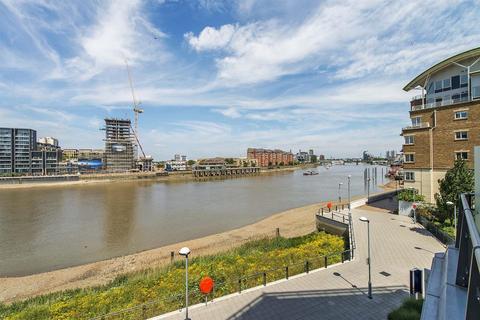 3 bedroom flat for sale, Battersea Reach, Battersea SW18