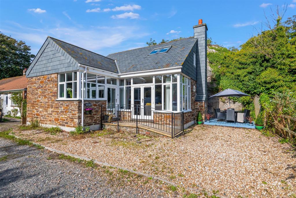Cremyll, Torpoint 2 bed detached house for sale £465,000