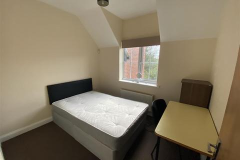 3 bedroom maisonette to rent, Cunningham Avenue, Hatfield