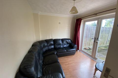 4 bedroom terraced house to rent, Cherry Way, Hatfield