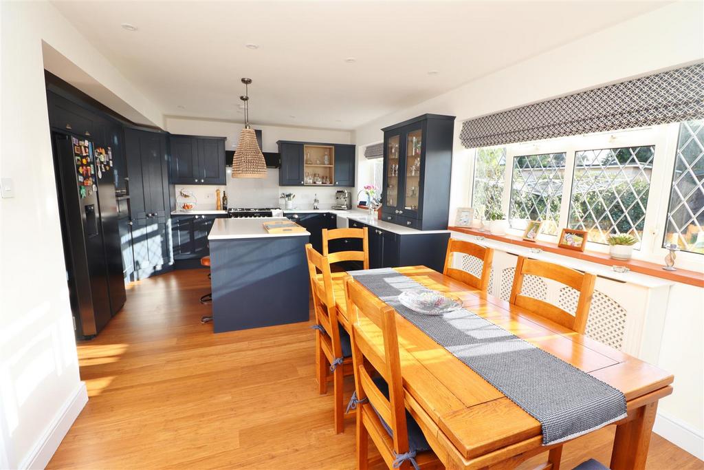 Potters Lane, Borehamwood 5 bed chalet for sale £949,950