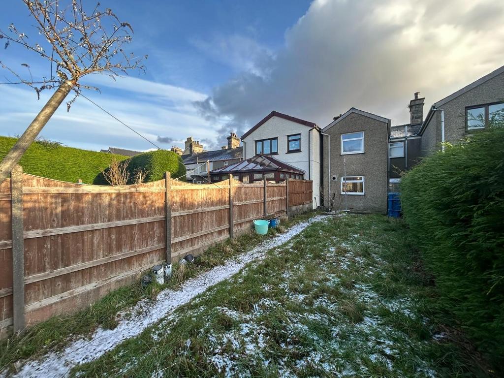 Osmond Terrace, Penrhyndeudraeth 2 bed terraced house for sale £150,000