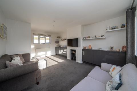 3 bedroom semi-detached house for sale - West Dene, Gaddesden Row, Hertfordshire, HP2 6HU