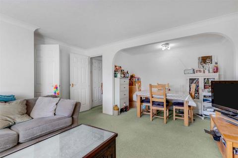 1 bedroom flat for sale, Dovecote Gardens, Mortlake, London SW14
