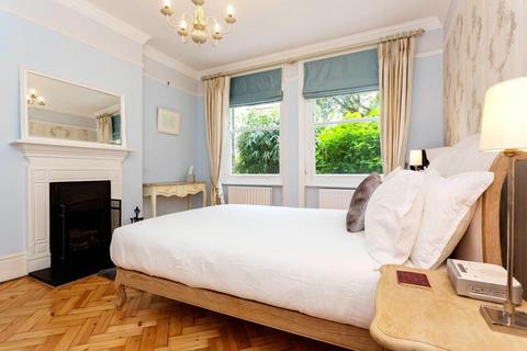 3 bedroom flat for sale, Castelnau, Barnes, London, SW13