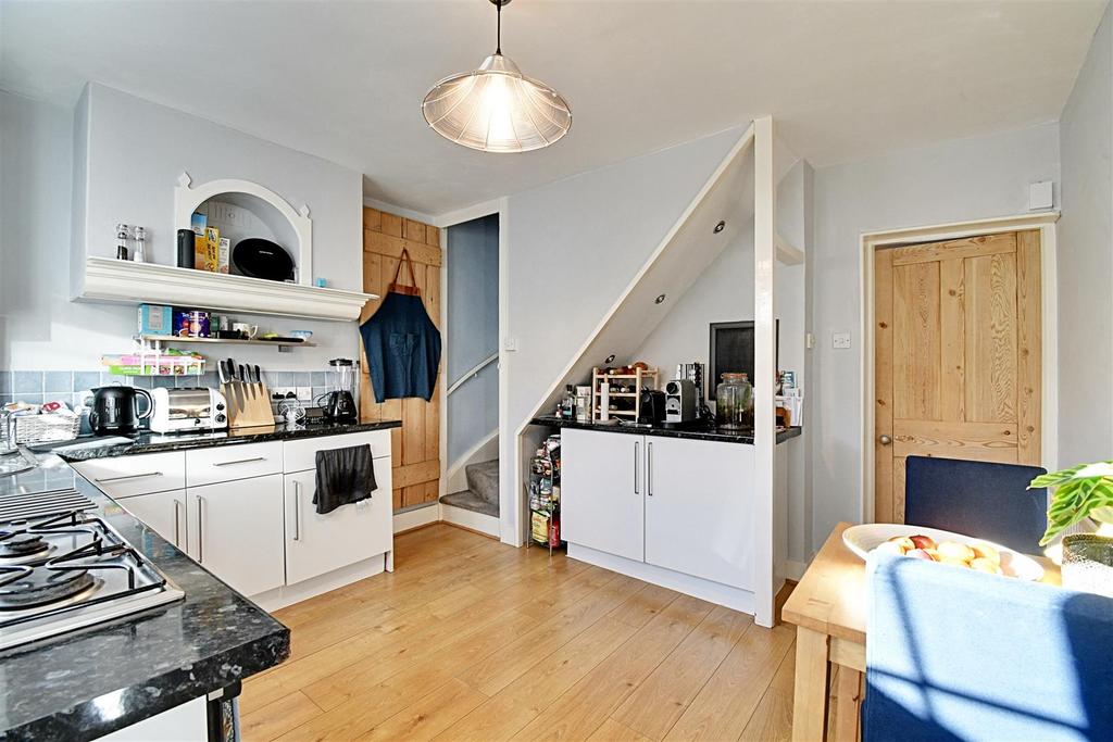 Kitchen 2.jpg
