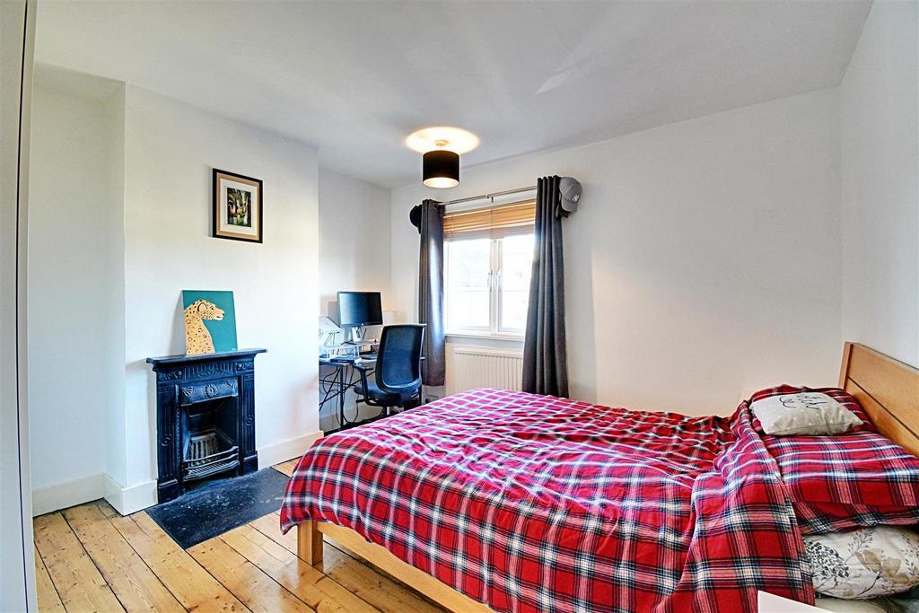 Bedroom 1.jpg