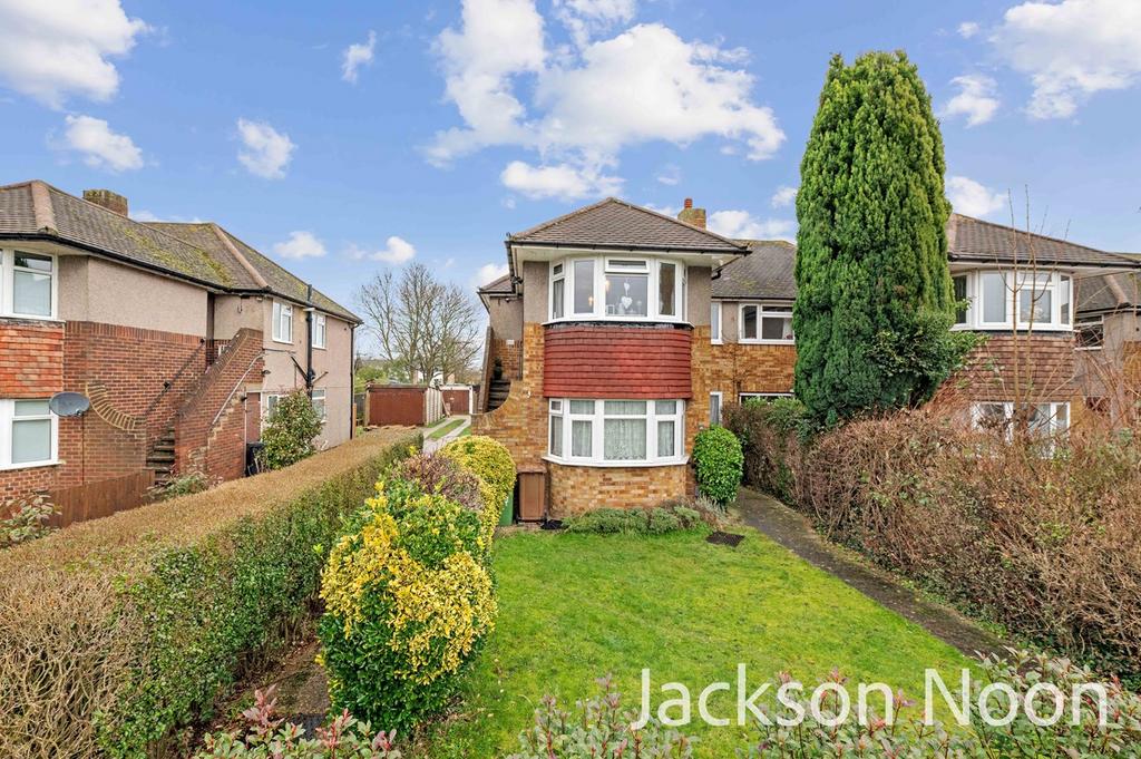 Stanton Close, Ewell, KT19 2 bed for sale £345,000