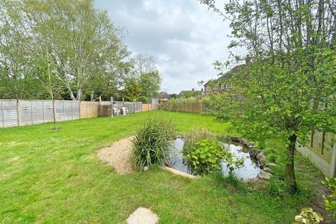 2 bedroom detached bungalow for sale, Hawks Town Gardens, Hailsham