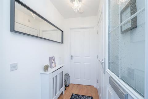 5 Burnhead Gardens, Carluke, ML8 4GX