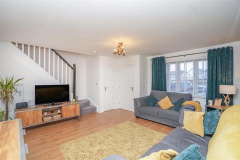 5 Burnhead Gardens, Carluke, ML8 4GX
