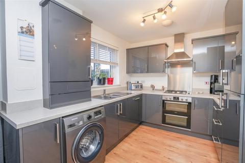 5 Burnhead Gardens, Carluke, ML8 4GX