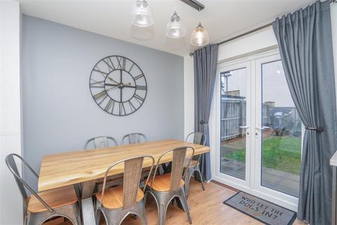 5 Burnhead Gardens, Carluke, ML8 4GX