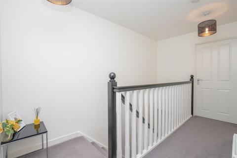 5 Burnhead Gardens, Carluke, ML8 4GX